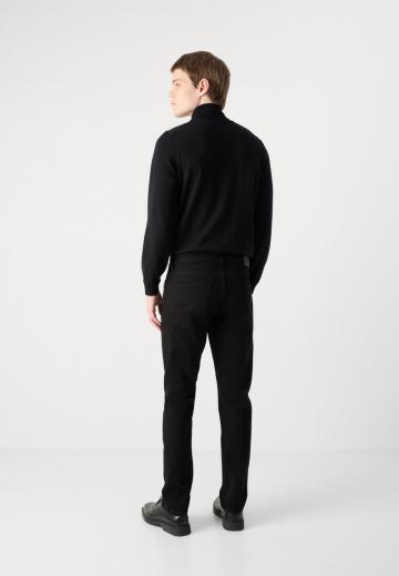 Узкие джинсы