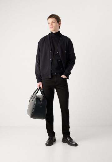 Узкие джинсы