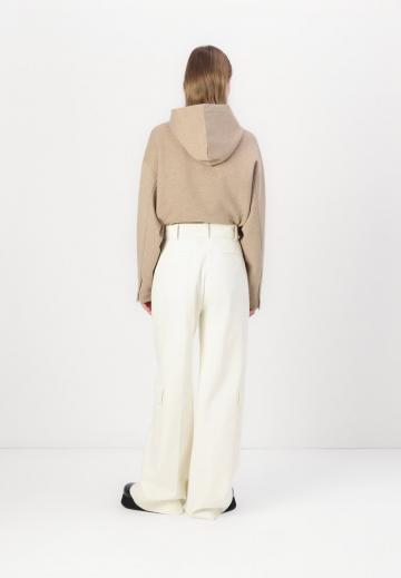 Брюки с накладными карманами