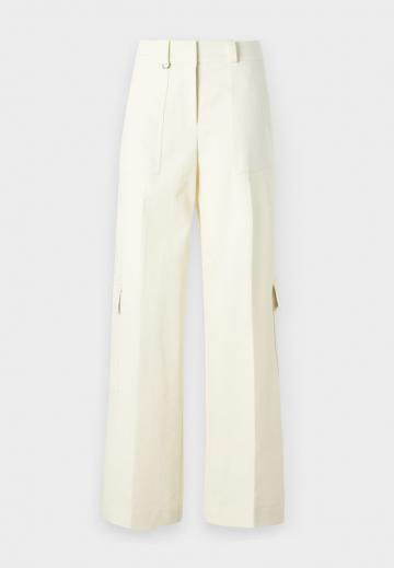 Брюки с накладными карманами