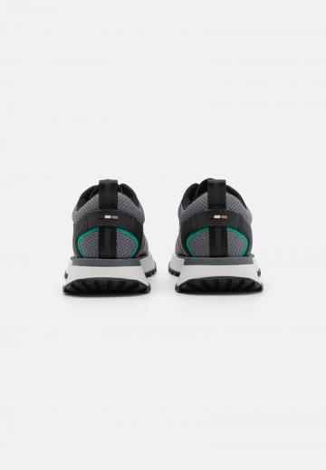 Беговые кроссовки