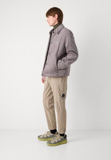 Брюки с накладными карманами