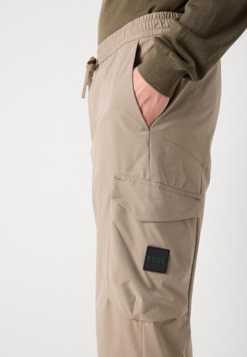 Брюки с накладными карманами