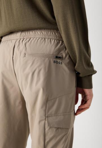 Брюки с накладными карманами