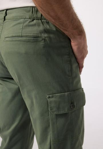 Брюки с накладными карманами