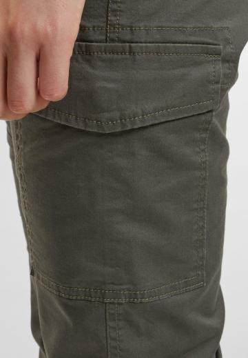 Брюки с накладными карманами