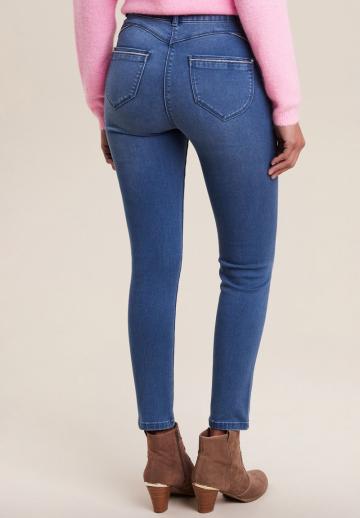 Короткие джинсы