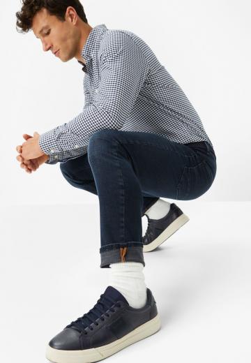 Узкие джинсы