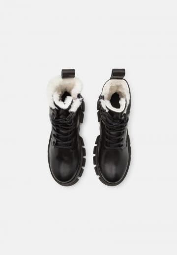 Ботинки на шнуровке