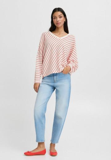 Пуловер с вырезом V