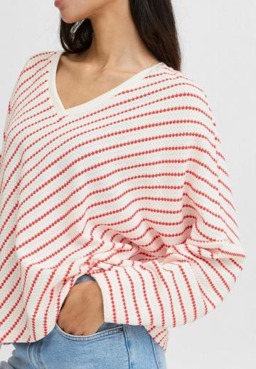 Пуловер с вырезом V