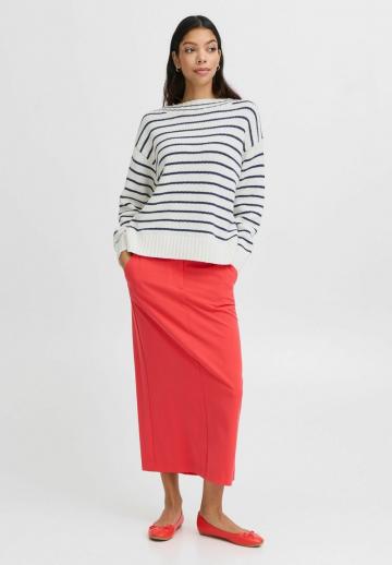 Пуловер в полоску