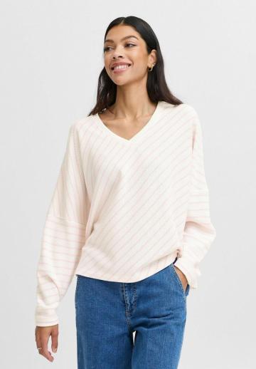 Пуловер с вырезом V