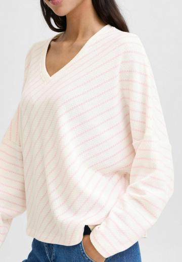 Пуловер с вырезом V