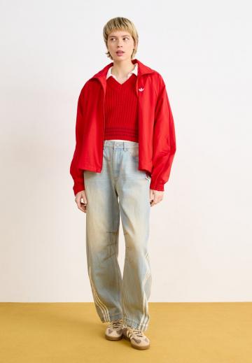 Свободные джинсы