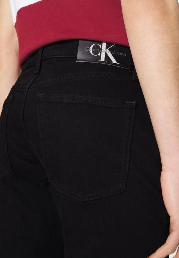 Узкие джинсы