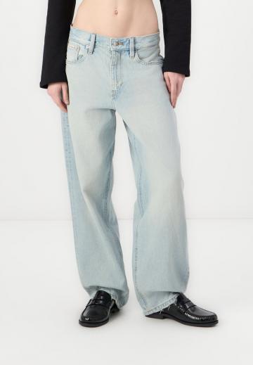 Прямые джинсы