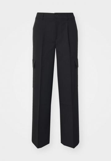 Брюки с накладными карманами