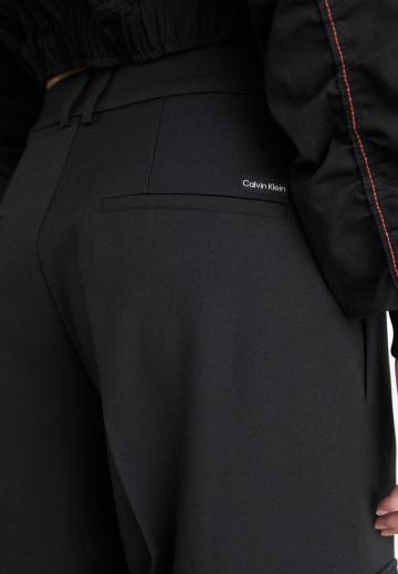 Брюки с накладными карманами