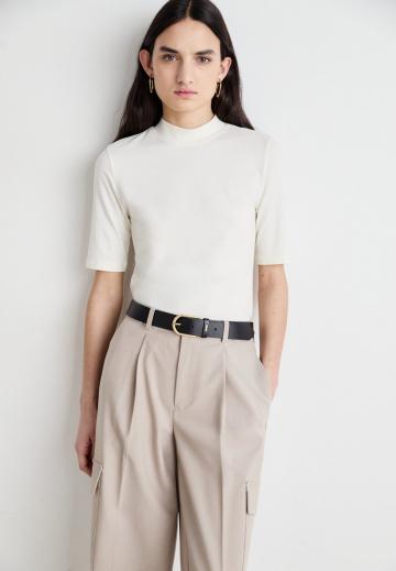 Брюки с накладными карманами