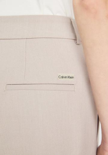 Брюки с накладными карманами