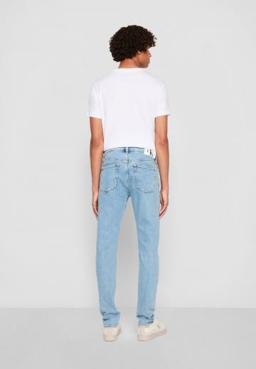 Узкие джинсы