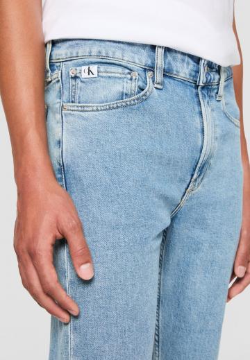 Узкие джинсы