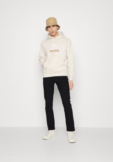 Узкие джинсы