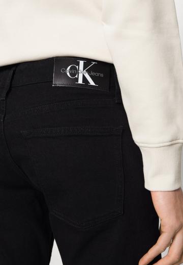 Узкие джинсы