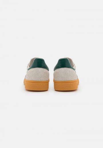 Гандбольные кроссовки