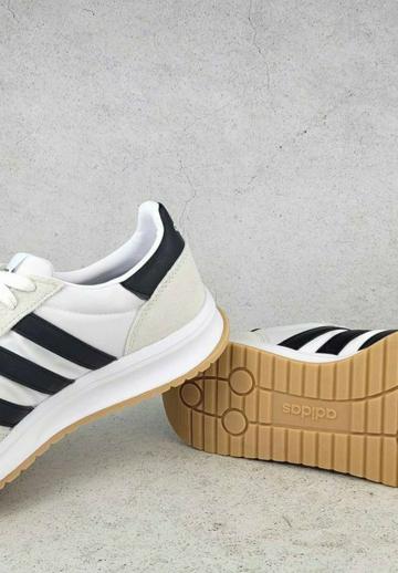 Походные кроссовки