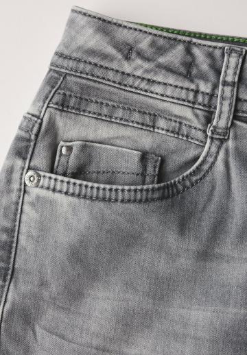 Прямые джинсы