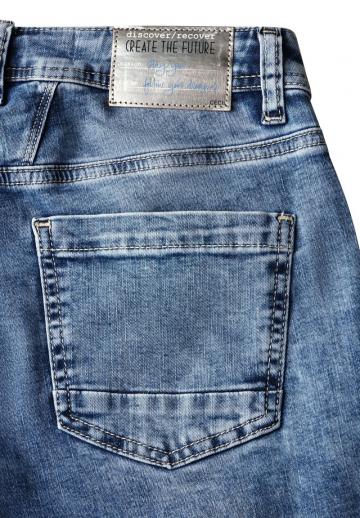 Прямые джинсы