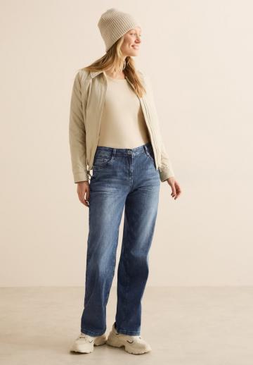 Прямые джинсы