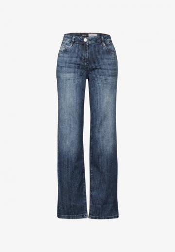 Прямые джинсы