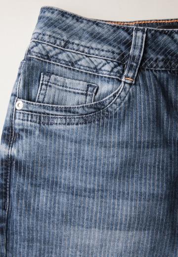 Прямые джинсы