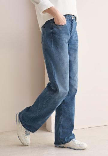 Прямые джинсы