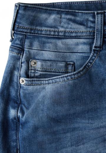 Прямые джинсы