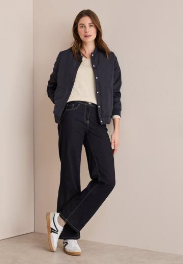 Пуловер с вырезом V