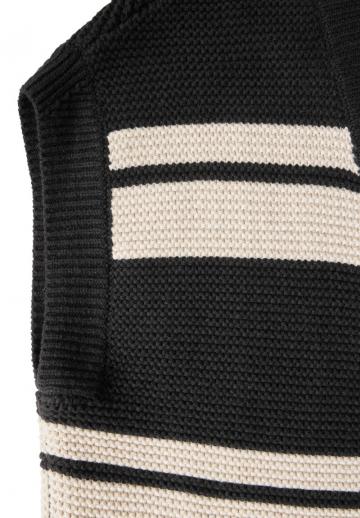 Вязаный жилет