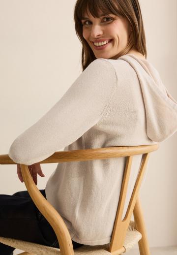 Пуловер с капюшоном