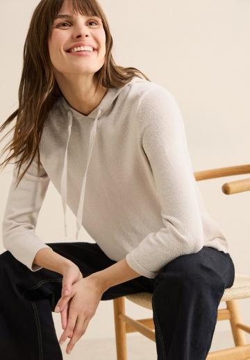 Пуловер с капюшоном