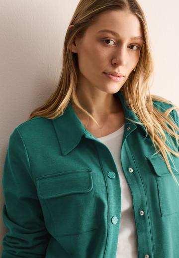 Куртка с накладнымит карманами