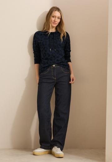 Пуловер с капюшоном