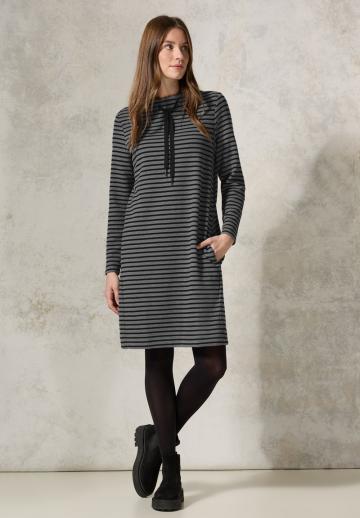 Вязаное платье