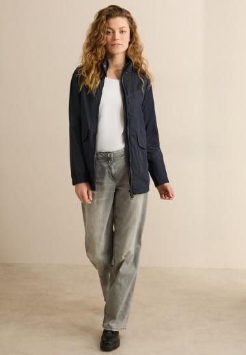 Куртка с накладнымит карманами