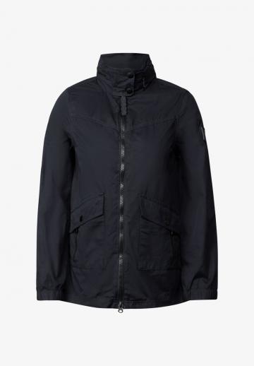 Куртка с накладнымит карманами