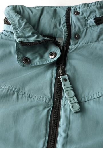 Куртка с накладнымит карманами