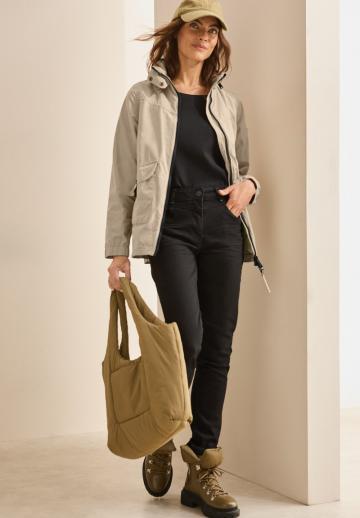 Куртка с накладнымит карманами