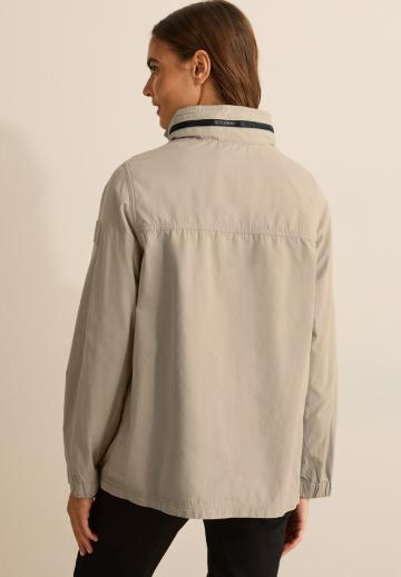 Куртка с накладнымит карманами